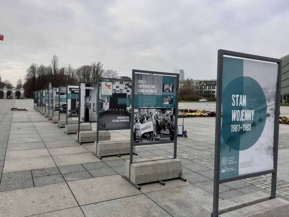 Wystawa IPN „Stan wojenny 1981–1983” na pl.Piłsudskiego w Warszawie – 30 listopada – 21 grudnia 2020. Fot. IPN