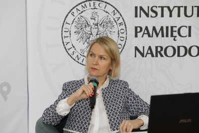 Barbara Stanisławczyk-Żyła podczas dyskusji „Współczesne oblicza totalitaryzmów” – 30 listopada 2020. Fot. Piotr Życieński (IPN)