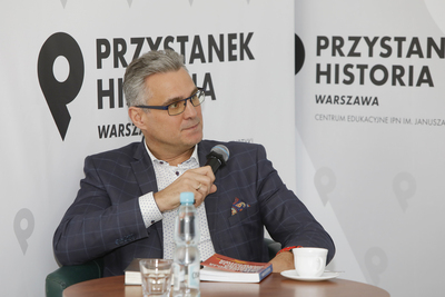 Piotr Woyciechowski podczas dyskusji „Współczesne oblicza totalitaryzmów” – 30 listopada 2020. Fot. Piotr Życieński (IPN)