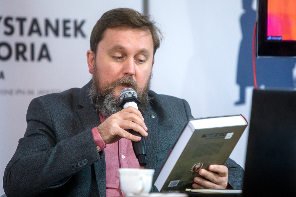 Grzegorz Wołk podczas dyskusji wokół książki „Leksykon bezpieki. Kadra kierownicza aparatu bezpieczeństwa 1944–1956. Tom I” – 19 stycznia 2021. Fot. Sławek Kasper (IPN)