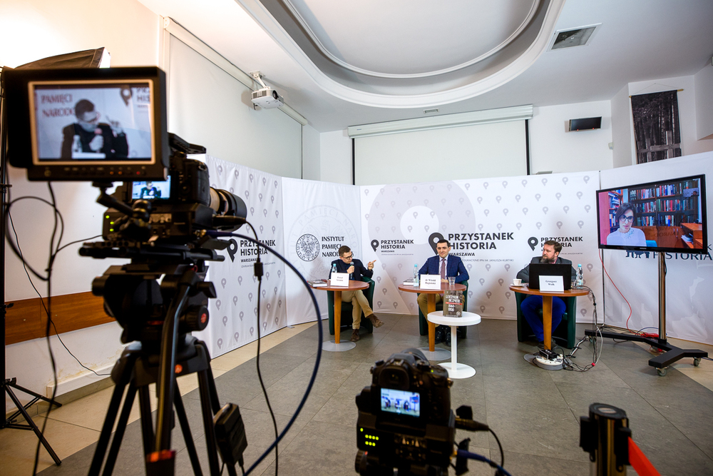 Dyskusja wokół książki „Leksykon bezpieki. Kadra kierownicza aparatu bezpieczeństwa 1944–1956. Tom I” – 19 stycznia 2021. Fot. Sławek Kasper (IPN)