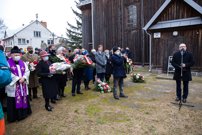 Uroczystości przy pomniku upamiętniającym Żołnierzy Niezłomnych z okolic Ciechanowa – Zielona, 28 lutego 2021. Fot. Sławek Kasper (IPN)