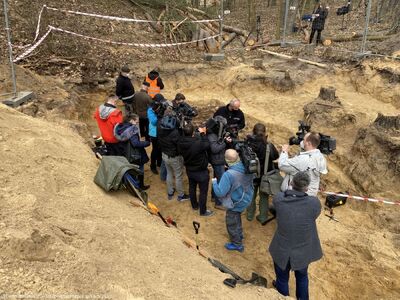 Prace ekshumacyjne prowadzone przez Biuro Poszukiwań i Identyfikacji IPN przy ul. Skierdowskiej w Warszawie – 25 marca 2021. Fot. BPiI IPN