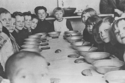 1943 - dzieci wysiedlone z Zamojszczyzny spędzają Wielkanoc w sierocińcu w Łaskarzewie (IPN)