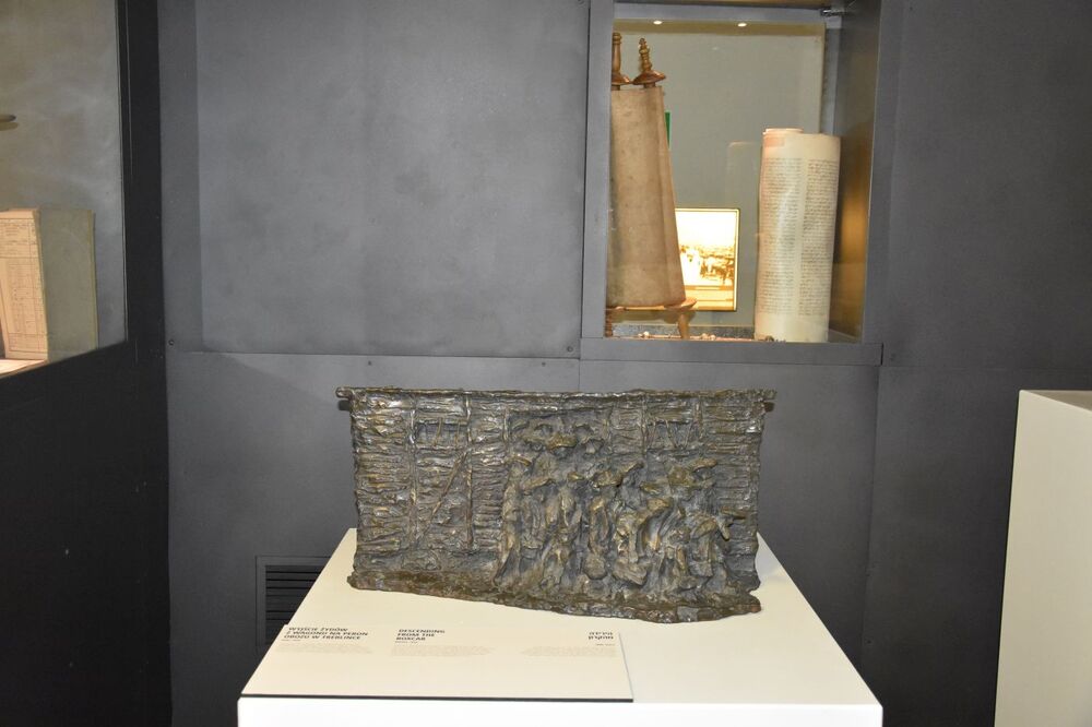 Wystawa „Obraz Treblinki w oczach Samuela Willenberga” w synagodze w Chmielniku – 9 maja – 30 czerwca 2021. Fot. Ośrodek Edukacyjno-Muzealny „Świętokrzyski Sztetl”