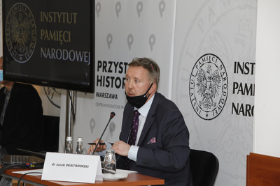 Dr Jacek Wiatrowski podczas publicznego przesłuchania kandydatów na stanowisko Prezesa IPN-KŚZpNP – 27 kwietnia 2021. Fot. Piotr Życieński (IPN)
