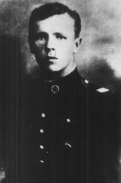 Jan Rogulka „Grot”, ur. 5 marca 1913 r. dowódca oddziału Konspiracyjnego Wojska Polskiego sądzony w Radomsku, 7 maja 1946 r. skazany na karę śmierci i zamordowany 9/10 maja 1946 r. (AIPN)