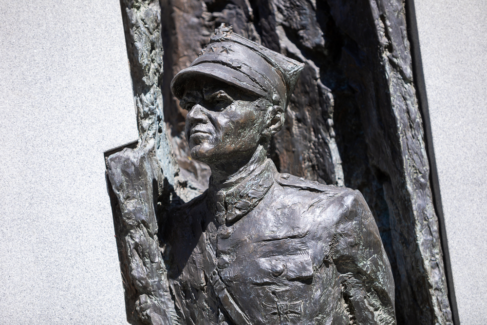 Uroczystości pod pomnikiem rtm. Witolda Pileckiego na warszawskim Żoliborzu, upamiętniające 120. rocznicę jego urodzin – 13 maja 2021. Fot. Sławek Kasper (IPN)