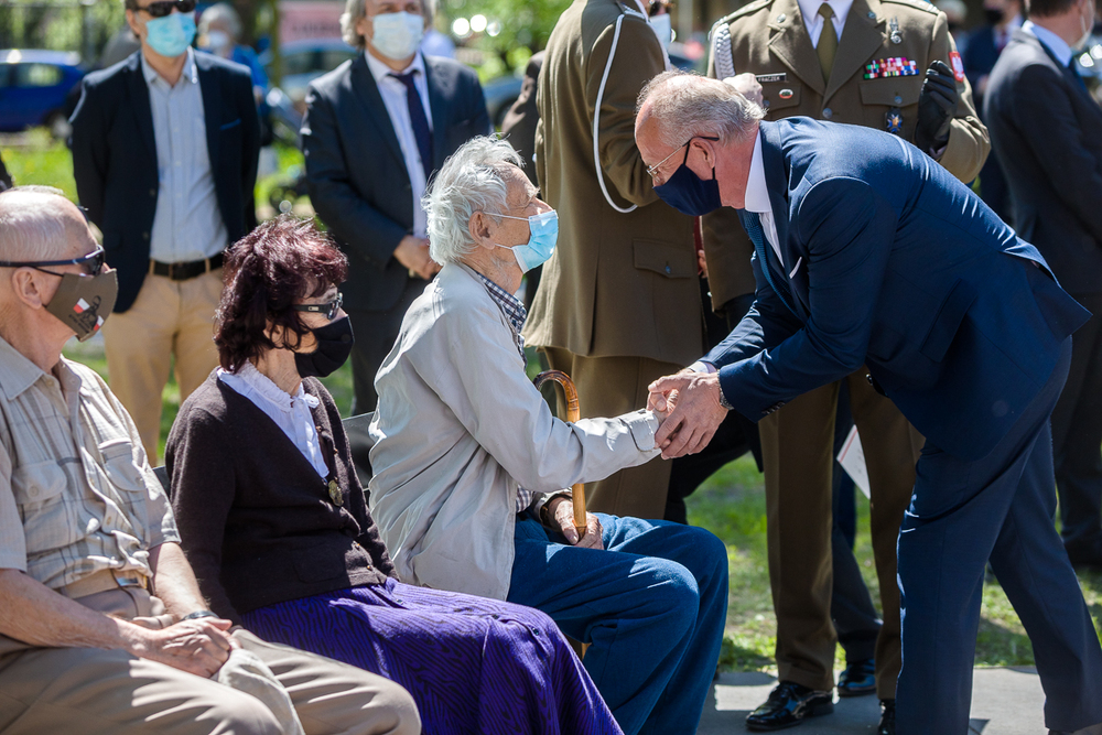 Uroczystości pod pomnikiem rtm. Witolda Pileckiego na warszawskim Żoliborzu, upamiętniające 120. rocznicę jego urodzin – 13 maja 2021. Fot. Sławek Kasper (IPN)