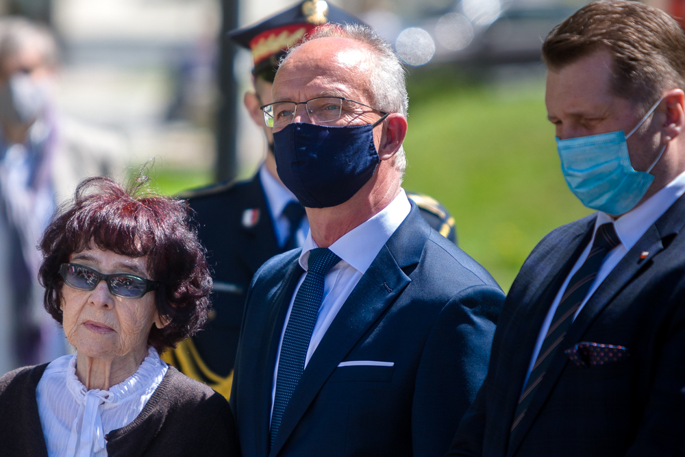 Córka rotmistrza Zofia Pilecka-Optułowicz, wiceprezes IPN Krzysztof Szwagrzyk i minister edukacji i nauki Przemysław Czarnek – 13 maja 2021. Fot. Sławek Kasper (IPN)