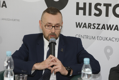 Dr hab. Jerzy Kirszak (OBBH IPN we Wrocławiu) podczas dyskusji o gen. Władysławie Andersie – 13 maja 2021. Fot. Piotr Życieński (IPN)