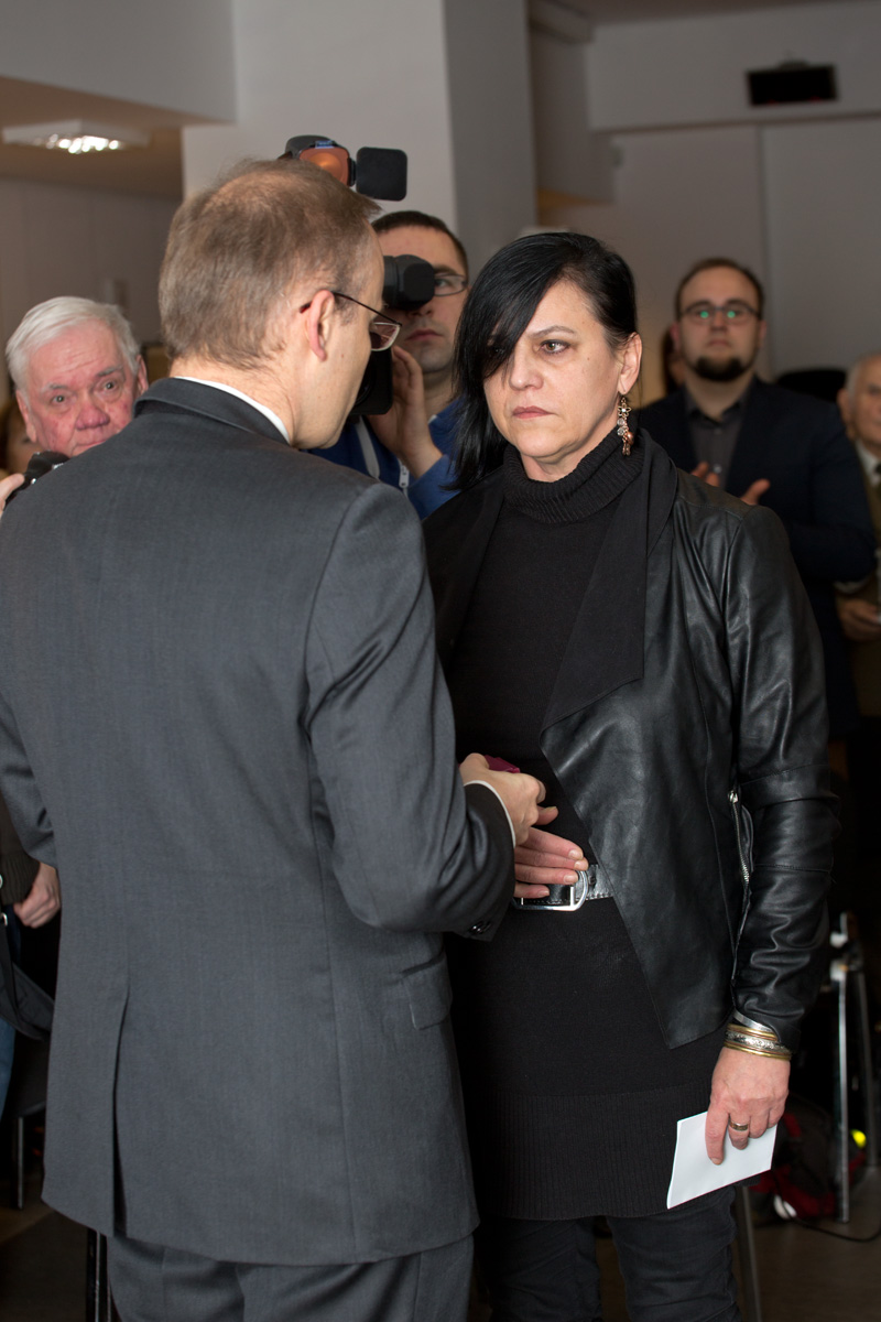 Odznaczenie przyznane pośmiertnie Hubertowi Kossowskiemu odebrała Żona