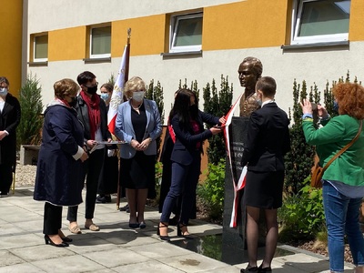 W IV Liceum Ogólnokształcącym im. rotmistrza Witolda Pileckiego odsłonięte zostało popiersie patrona szkoły