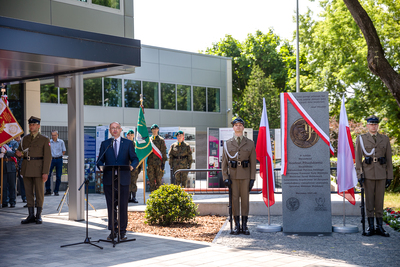 Święto Centralnej Biblioteki Wojskowej, odsłonięcie tablicy upamiętniającej Marszałka Józefa Piłsudskiego – 16 czerwca 2021. Fot. Sławek Kasper (IPN)