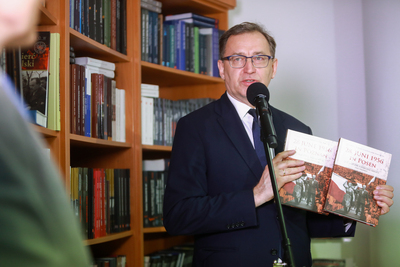 Prezes IPN dr Jarosław Szarek podczas briefingu poświęconego obcojęzycznym publikacjom IPN w 65. rocznicę Czerwca ’56 – 24 czerwca 2021. Fot. Sławek Kasper (IPN)