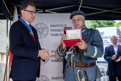 Związek Piłsudczyków RP wyróżnił dr. Jarosława Szarka orderem honorowym – 25 czerwca 2021. Fot. Sławek Kasper (IPN)