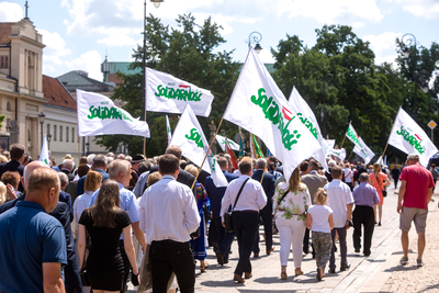 Uczestnicy uroczystości z okazji 40. rocznicy rejestracji NSZZ Rolników Indywidualnych „Solidarność” –  Warszawa, 27 czerwca 2021. Fot. Sławek Kasper (IPN)