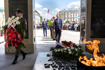 Złożenie wieńców przy Grobie Nieznanego Żołnierza – 27 czerwca 2021. Fot. Sławek Kasper (IPN)
