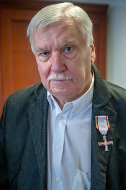 Dr Jarosław Szarek, prezes IPN, wręczył Krzyż Wolności i Solidarności Tadeuszowi Stańskiemu – Warszawa, 8 lipca 2021. Fot. Sławek Kasper (IPN)
