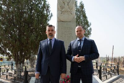 Wiceprezes IPN dr Karol Nawrocki (P) i Ambasador RP w Uzbekistanie Radosław Gruk (L). Fot. Mikołaj Bujak (Muzeum II Wojny Światowej w Gdańsku)