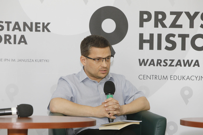 Dr Paweł Libera, prowadzący dyskusję historyków w 80. rocznicę podpisania układu Sikorski-Majski – 30 lipca 2021. Fot. Piotr Życieński (IPN)
