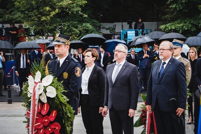 Uroczystość przy pomniku Polskiego Państwa Podziemnego i Armii Krajowej – 1 sierpnia 2021. Fot. Mateusz Niegowski (IPN)
