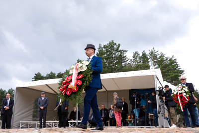 Zastępca prezesa IPN dr Mateusz Szpytma podczas uroczystości w 78. rocznicę buntu więźniów obozu śmierci Treblinka II – 2 sierpnia 2021. Fot. Sławek Kasper (IPN)