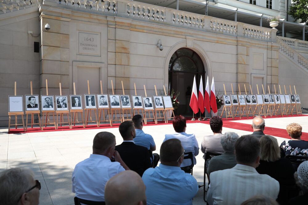 Uroczystość wręczenia not identyfikacyjnych rodzinom 26 ofiar reżimów totalitarnych – Warszawa, 12 sierpnia 2021. Fot. Mikołaj Bujak (IPN)