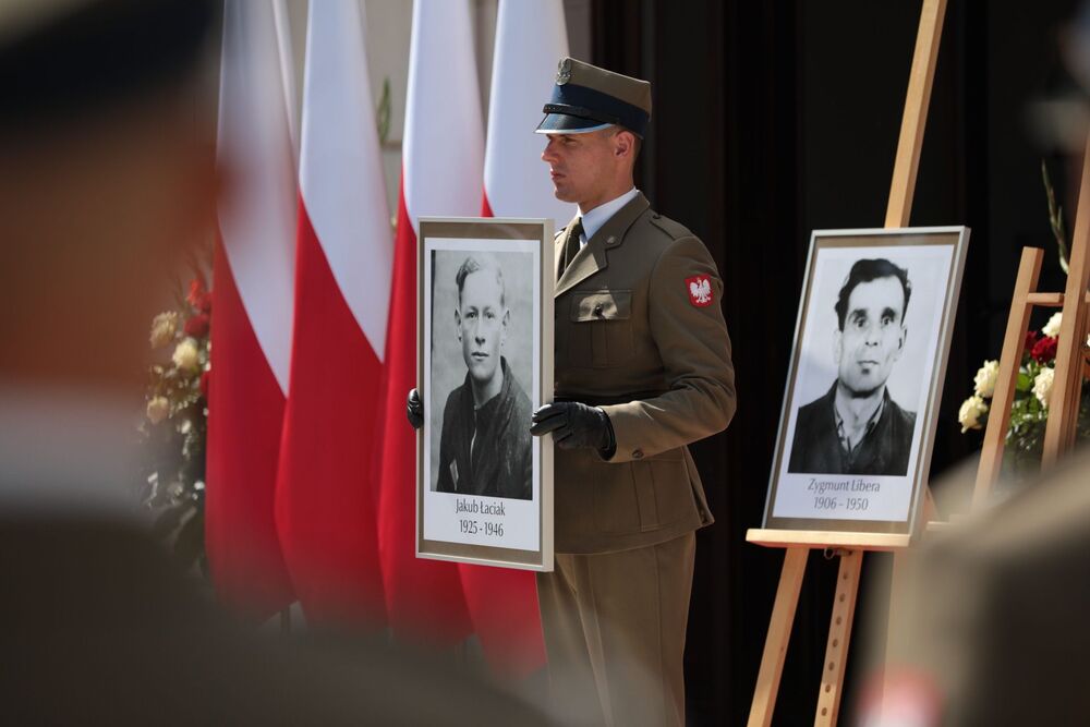 Uroczystość wręczenia not identyfikacyjnych rodzinom 26 ofiar reżimów totalitarnych – Warszawa, 12 sierpnia 2021. Fot. Mikołaj Bujak (IPN)