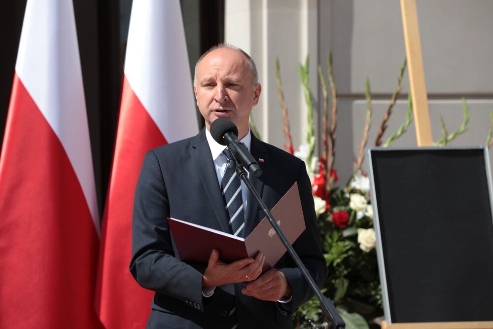 List od Prezydenta RP Andrzeja Dudy odczytał sekretarz stanu w Kancelarii Prezydenta RP Wojciech Kolarski – Warszawa, 12 sierpnia 2021. Fot. Mikołaj Bujak (IPN)