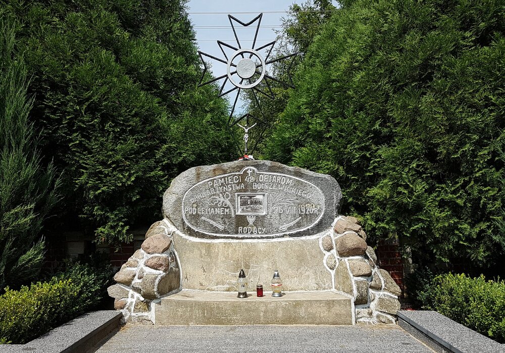 Pomnik żołnierzy zamordowanych i poległych pod Lemanem na cmentarzu w Kolnie (fot. T. Stempowski)