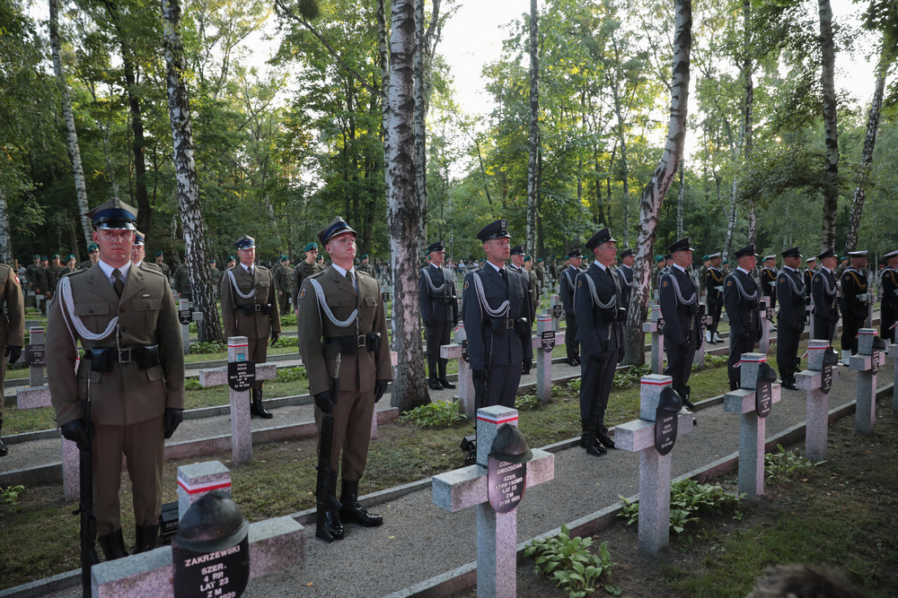 Uroczystość przy pomniku Poległych w 1920 r. na Powązkach Wojskowych – Warszawa, 14 sierpnia 2021. Fot. Mikołaj Bujak (IPN)