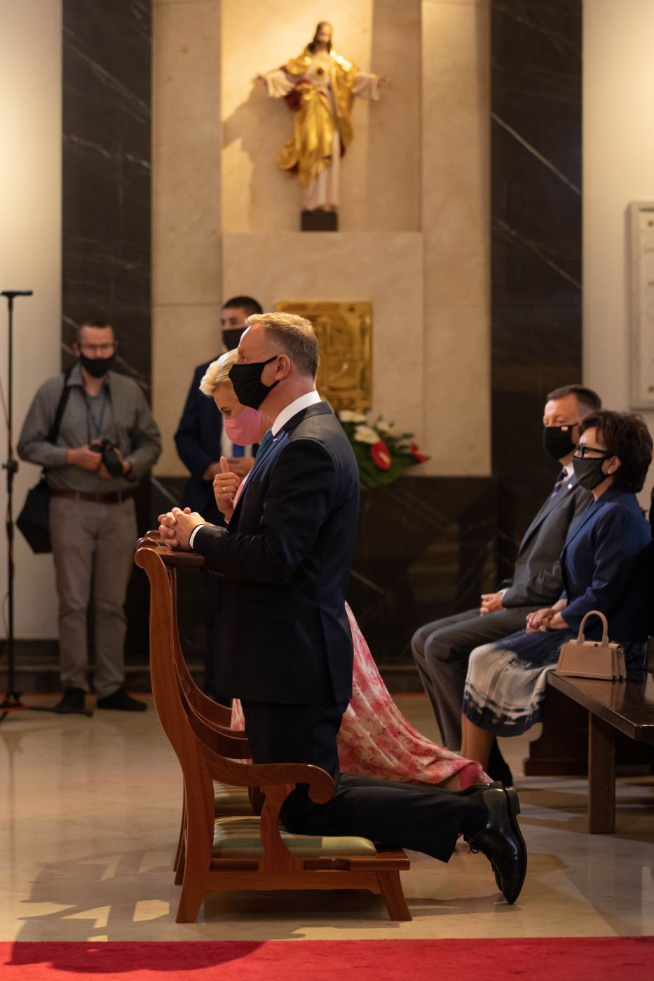 We Mszy św. uczestniczył prezydent RP Andrzej Duda z małżonką Agatą Kornhauser-Dudą – Warszawa, 15 sierpnia 2021. Fot. Mikołaj Bujak (IPN)