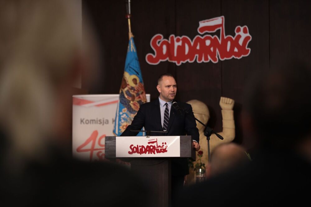 Prezes IPN dr Karol Nawrocki podczas uroczystości wręczenia Krzyży Wolności i Solidarności w Gdańsku – 31 sierpnia 2021. Fot. Mikołaj Bujak (IPN)