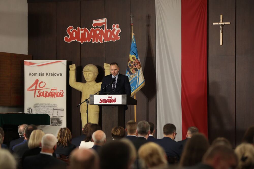 Prezes IPN dr Karol Nawrocki podczas oficjalnych uroczystości 41. rocznicy powstania „Solidarności” w Sali BHP w Gdańsku – 31 sierpnia 2021. Fot. Mikołaj Bujak (IPN)