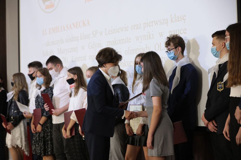 Szczególnie uzdolnionej młodzieży wręczono stypendia NSZZ „Solidarność” – 31 sierpnia 2021. Fot. Mikołaj Bujak (IPN)