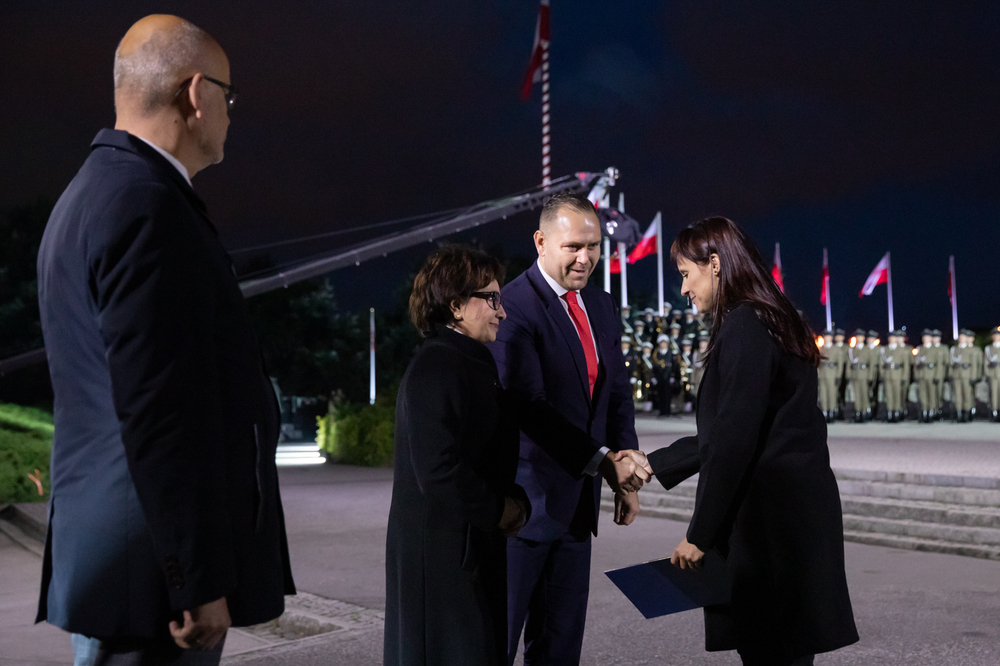 Wręczenie noty identyfikacyjnej rodzinie st. leg. Ignacego Zatorskiego. Fot. Mikołaj Bujak (IPN)