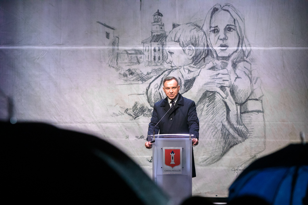 Wystąpienie Prezydenta RP Andrzeja Dudy podczas obchodów 82. rocznicy wybuchu II wojny światowej – Wieluń, 1 września 2021. Fot. Sławek Kasper (IPN)
