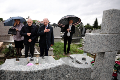 Przy grobie Doroty i Antoniego Szylarów w Markowej koło Łańcuta – 1 września 2021. Fot. Sławek Kasper (IPN)
