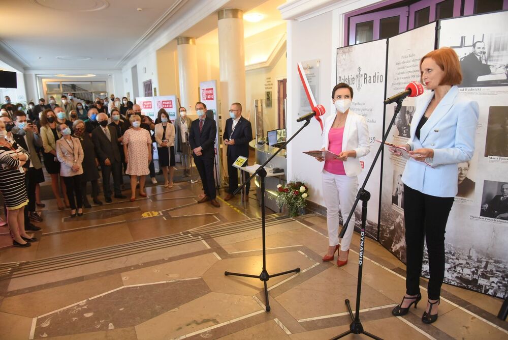 Odsłonięcie tablicy upamiętniającej pracowników Polskiego Radia – 7 września 2021. Fot. Cezary Piwowarski/Polskie Radio