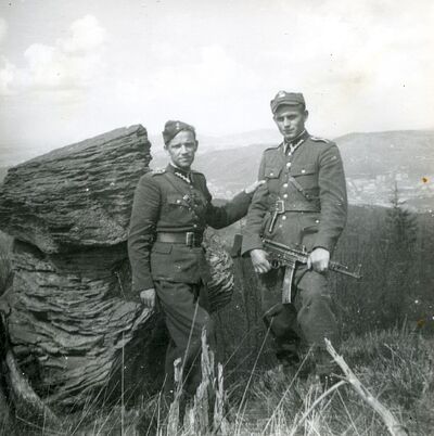 Ks. Władysław Gurgacz i Stanisław Szajna latem 1949 r. Fot. Tadeusz Ryba, zbiory IPN