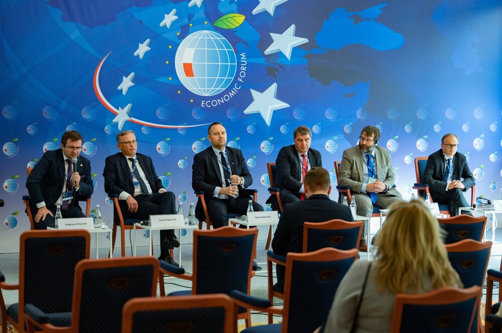 Panel dyskusyjny „Pomiędzy przeszłością a przyszłością. Kultura pamięci w społeczeństwie”. Karpacz, 9 września 2021. Fot. Maksymilian Łobaczewski