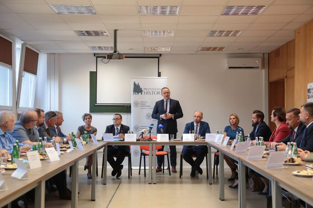 Spotkanie prezesa IPN dr. Karola Nawrockiego w Delegaturze IPN w Opolu – 10 września 2021. Fot. Mikołaj Bujak (IPN)