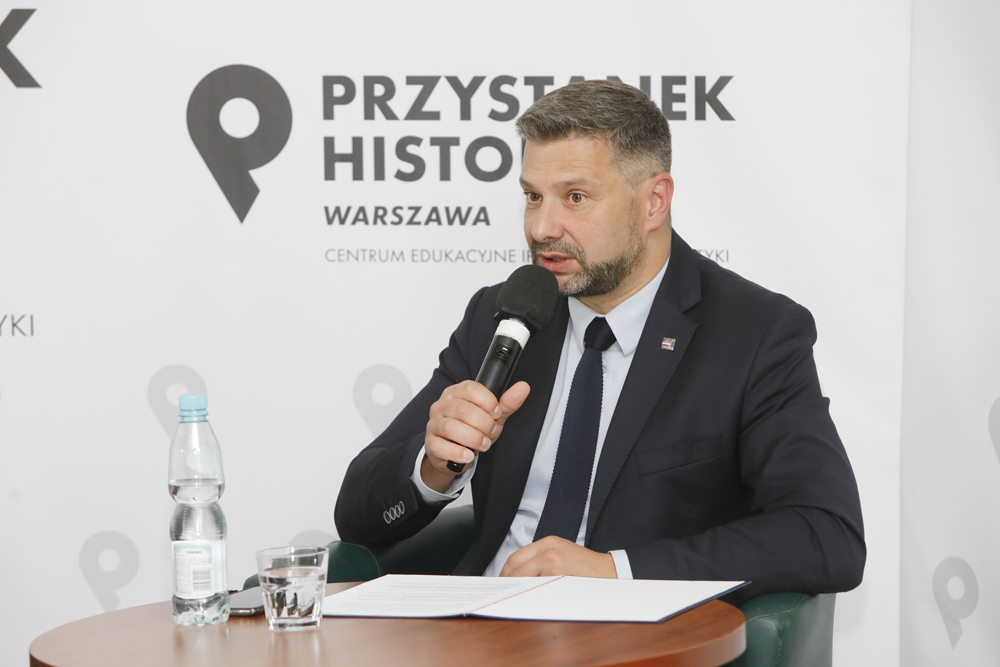 Dr hab. Filip Musiał. Dyskusja z cyklu „Między mitem a rzeczywistością – najważniejsze wydarzenia XX wieku” – 8 września 2021. Fot. Piotr Życieński (IPN)