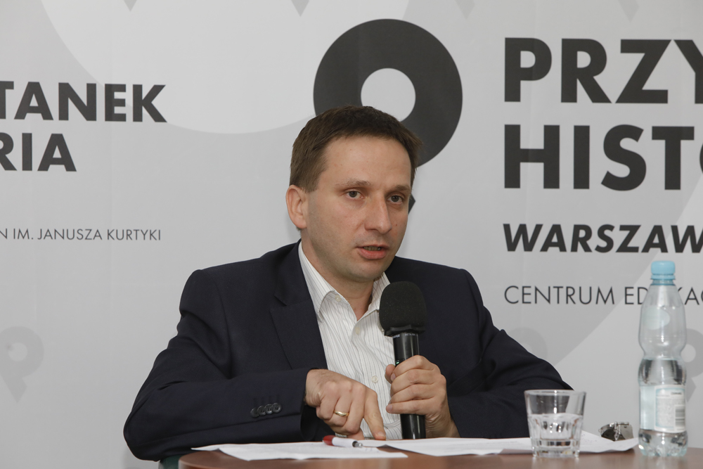 Dr Grzegorz Waligóra. Dyskusja z cyklu „Między mitem a rzeczywistością – najważniejsze wydarzenia XX wieku” – 8 września 2021. Fot. Piotr Życieński (IPN)