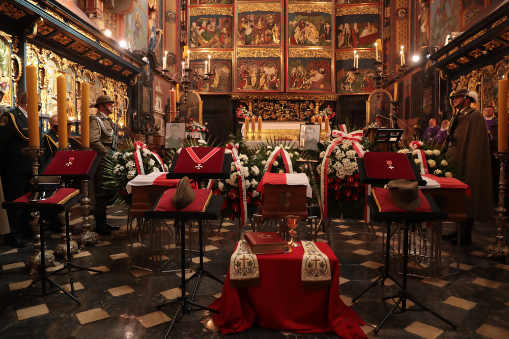 Msza św. w bazylice Mariackiej – Kraków, 14 września 2021. Fot. Mikołaj Bujak (IPN)