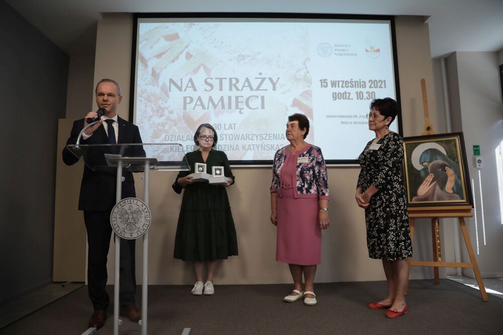 Otwarcie wystawy „Na straży pamięci. 30 lat działalności Stowarzyszenia Kielecka Rodzina Katyńska” – Kielce, 15 września 2021. Fot. Mikołaj Bujak (IPN)