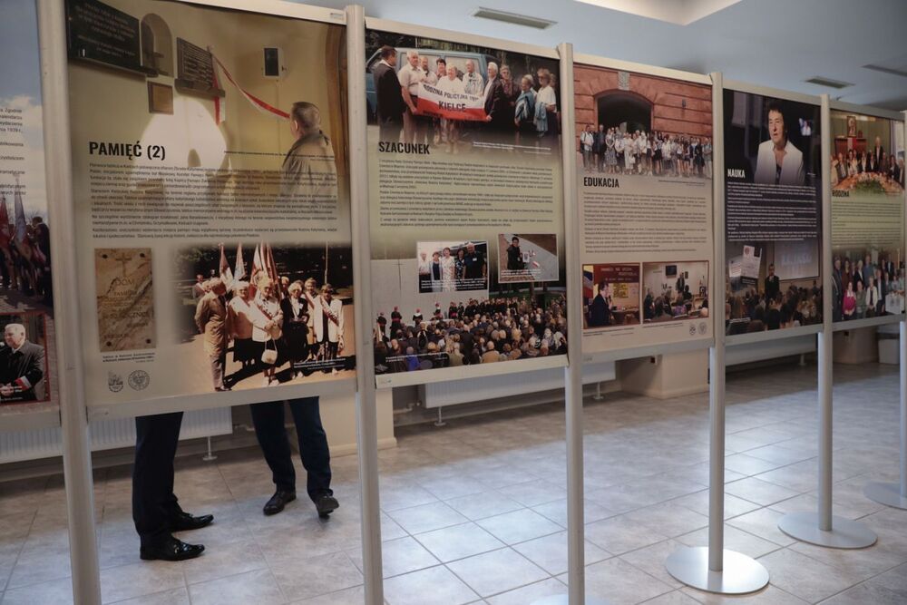 Otwarcie wystawy „Na straży pamięci. 30 lat działalności Stowarzyszenia Kielecka Rodzina Katyńska” – Kielce, 15 września 2021. Fot. Mikołaj Bujak (IPN)