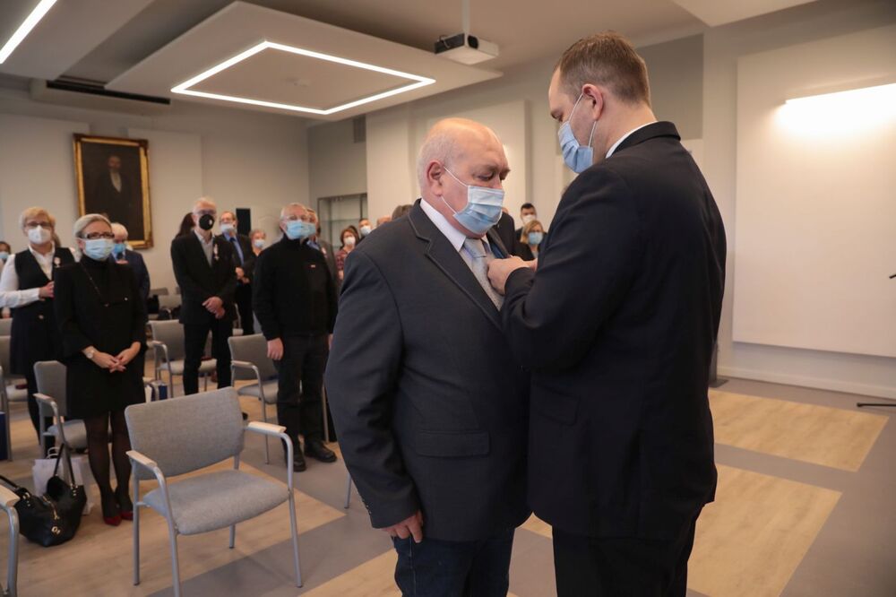 Uroczystość wręczenia Krzyży Wolności i Solidarności działaczom opozycji antykomunistycznej – Poznań, 21 września 2021. Fot. Mikołaj Bujak (IPN)