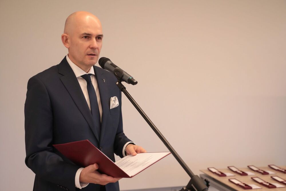 Dr hab. Rafał Reczek, dyrektor Oddziału IPN w Poznaniu, podczas uroczystości wręczenia Krzyży Wolności i Solidarności działaczom opozycji antykomunistycznej – Poznań, 21 września 2021. Fot. Mikołaj Bujak (IPN)